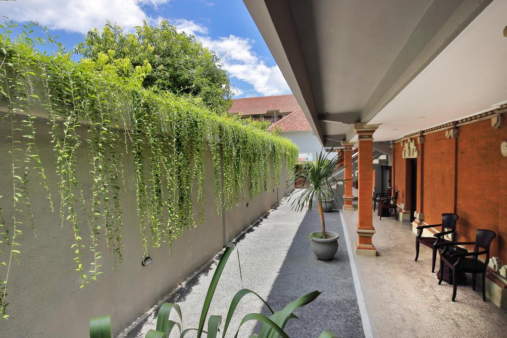 Hotel Dewi Sri Legian